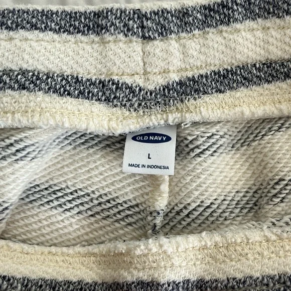 Old Navy Shorts - Picture 3 of 5